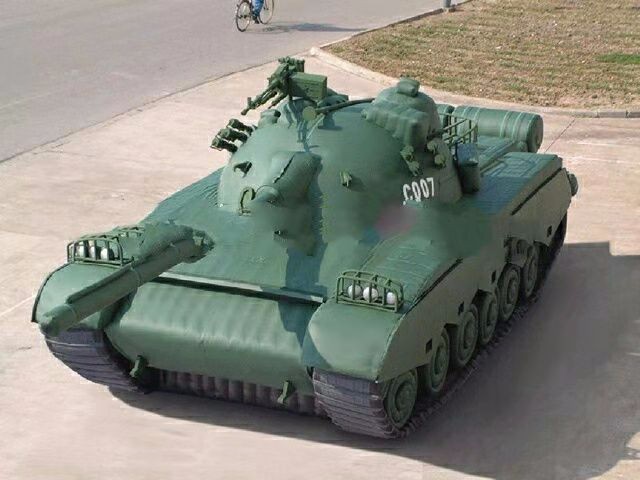 陆川军用充气坦克车